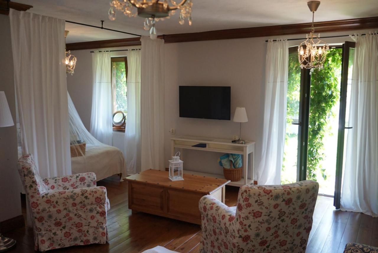 Gosciniec Galadus Bed & Breakfast Dusznica Exterior photo